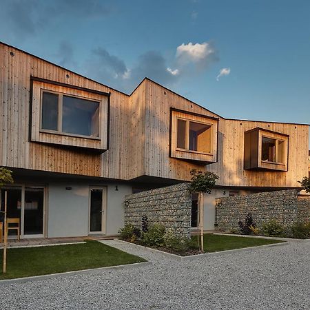 Apartmany Lama Malatiny Exteriör bild
