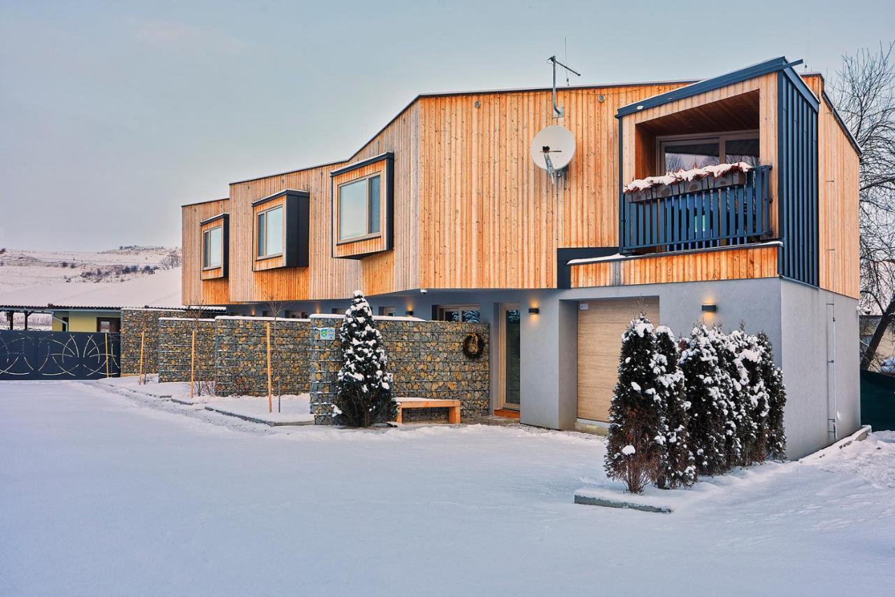 Apartmany Lama Malatiny Exteriör bild