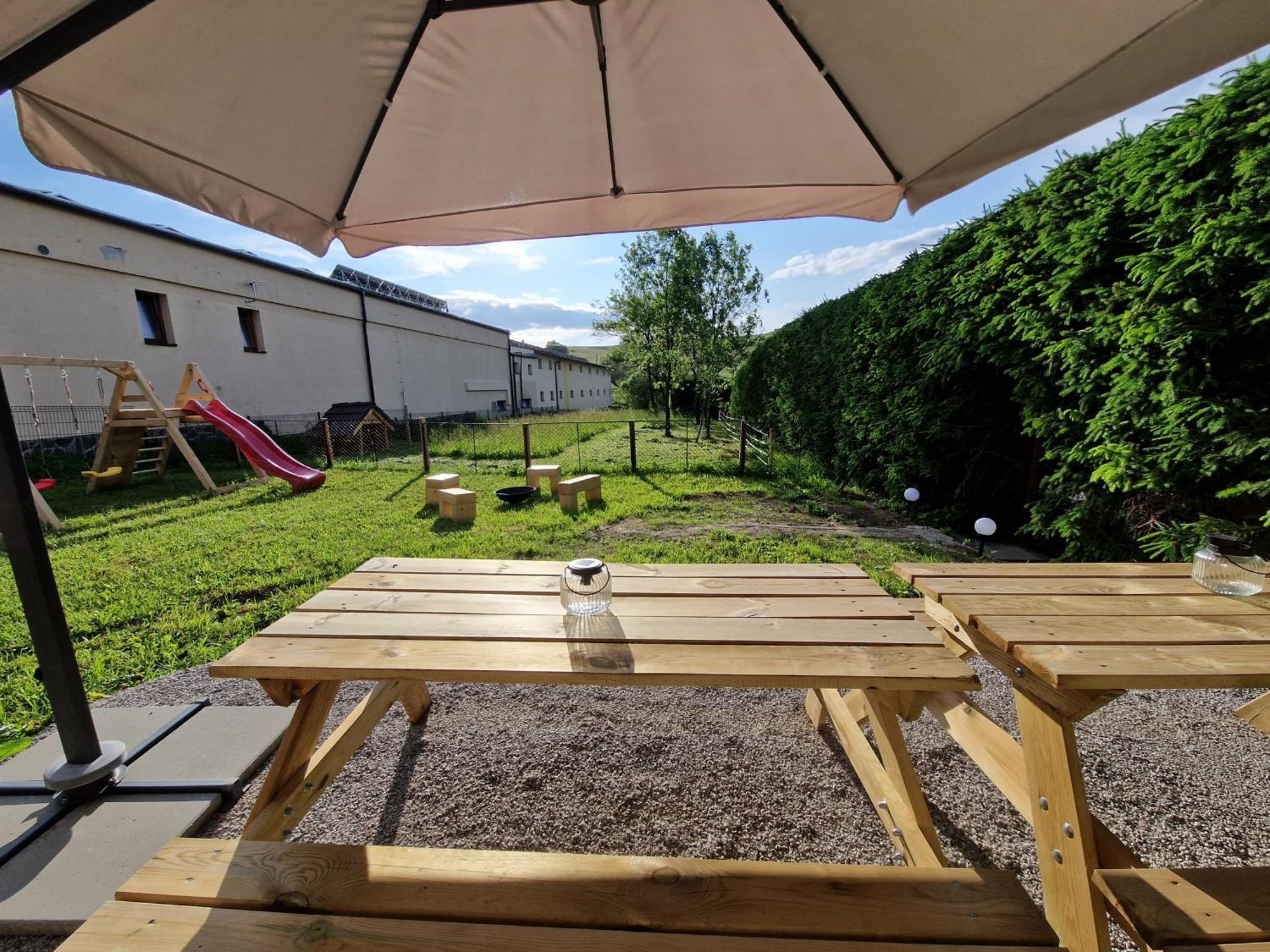 Apartmany Lama Malatiny Exteriör bild