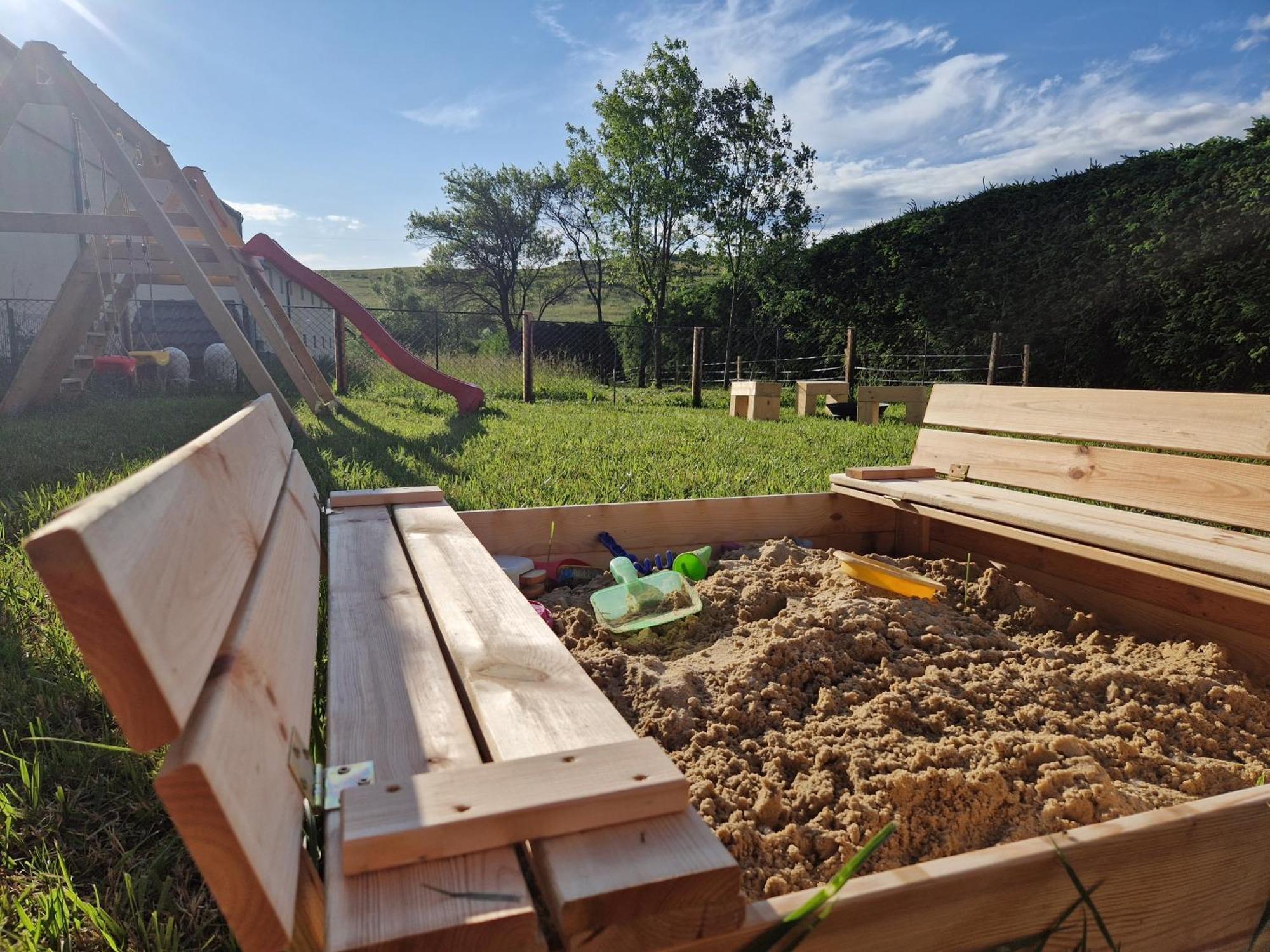 Apartmany Lama Malatiny Exteriör bild